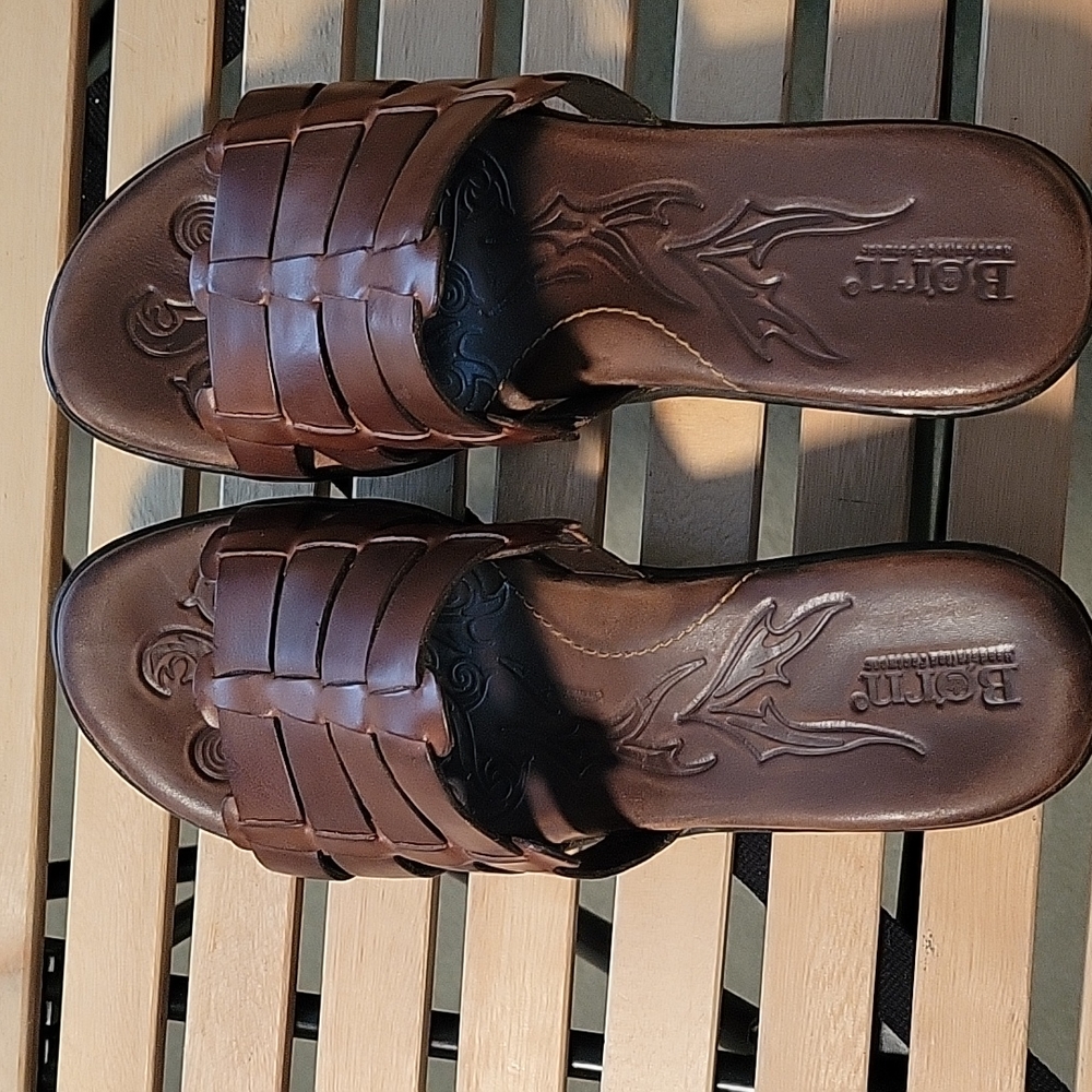 Born leather sandals size 9